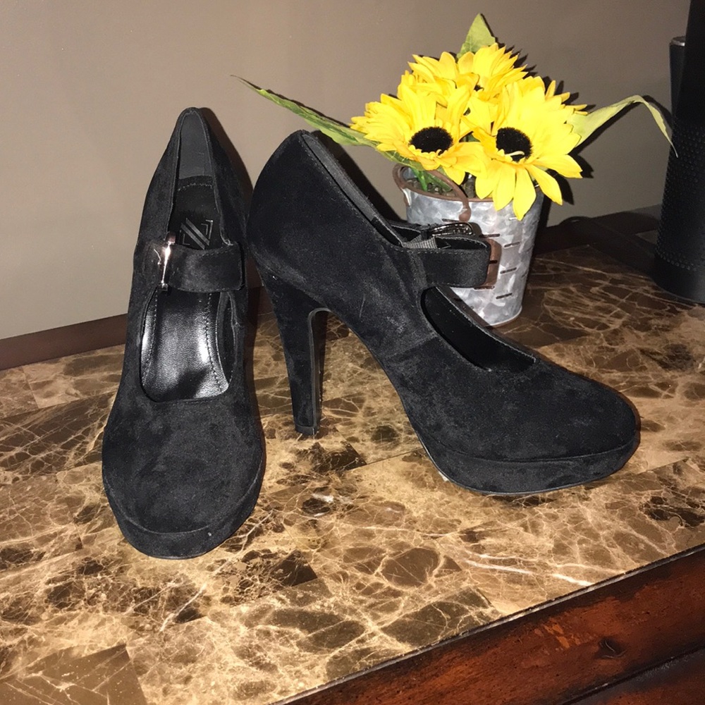🦋 ‼️SOLD‼️New! Suede platform 5” heels. - Picture 1 of 8